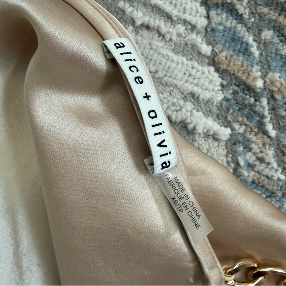 🍉Alice + Olivia Harmon Cream Satin Cowlneck Top Camisole 90s Drapey Gold Chain - Picture 3 of 5